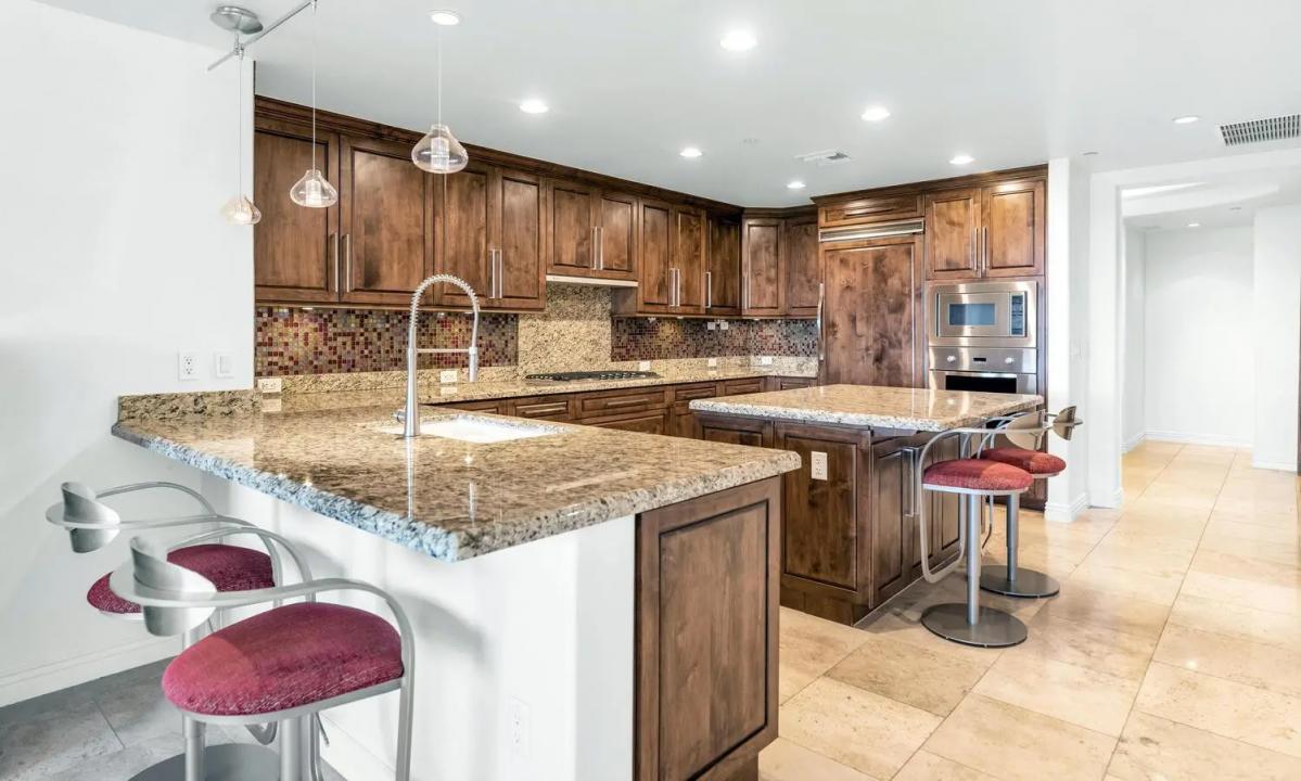 Real Estate Picture 8