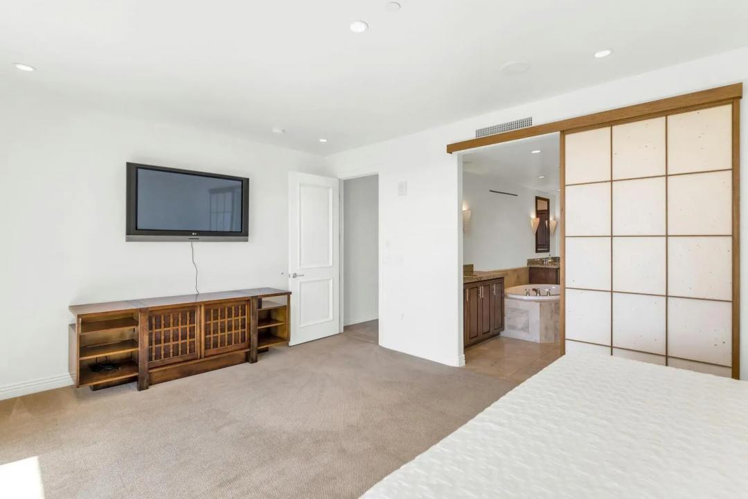 Real Estate Picture 25