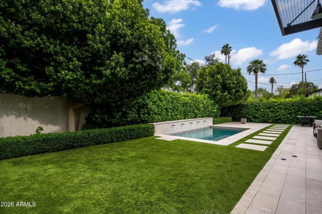 Real Estate Picture 7