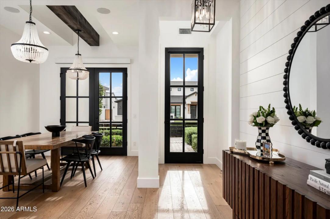 Real Estate Picture 8
