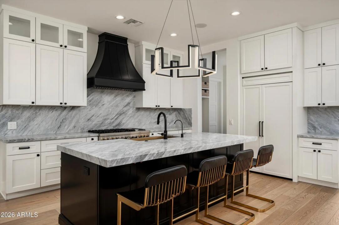Real Estate Picture 11
