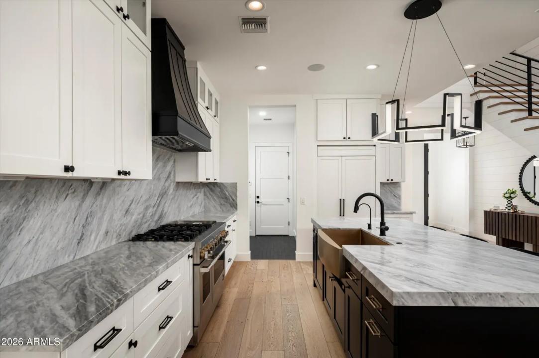 Real Estate Picture 13