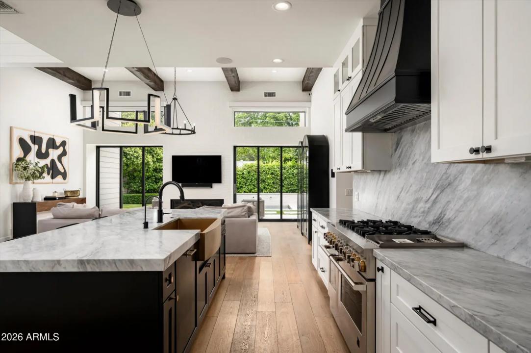 Real Estate Picture 12