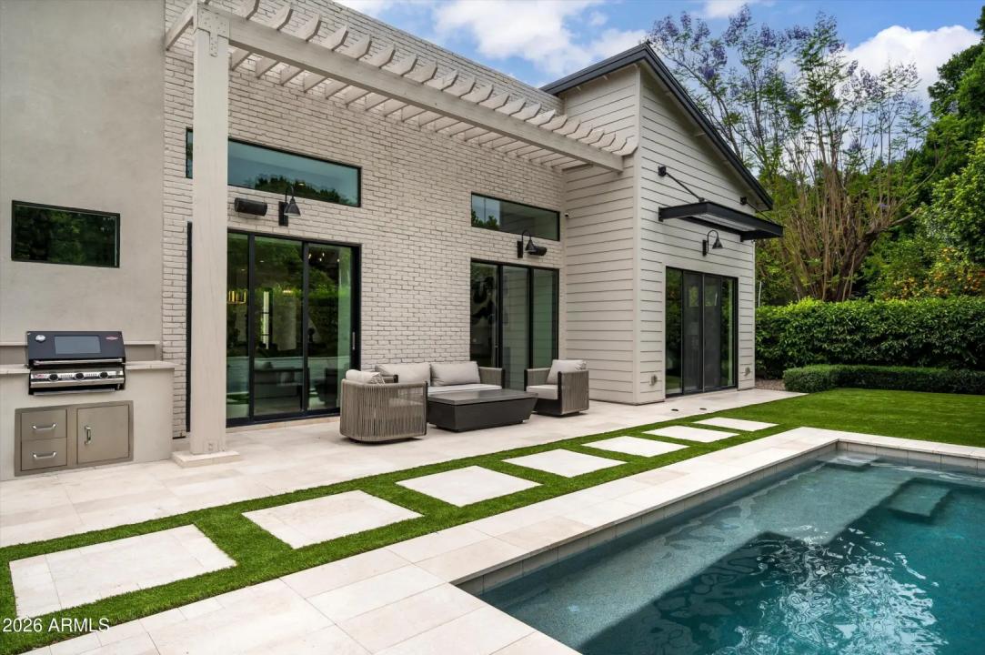 Real Estate Picture 6
