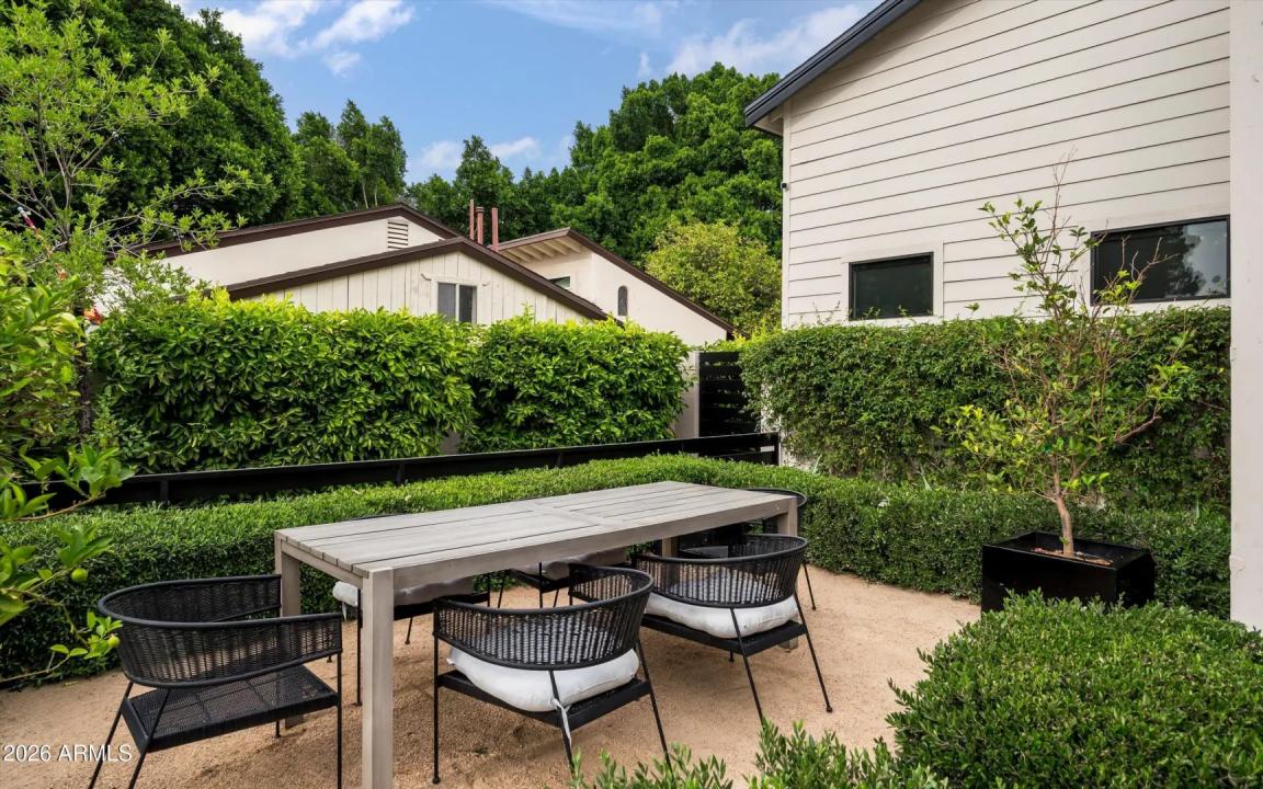 Real Estate Picture 5