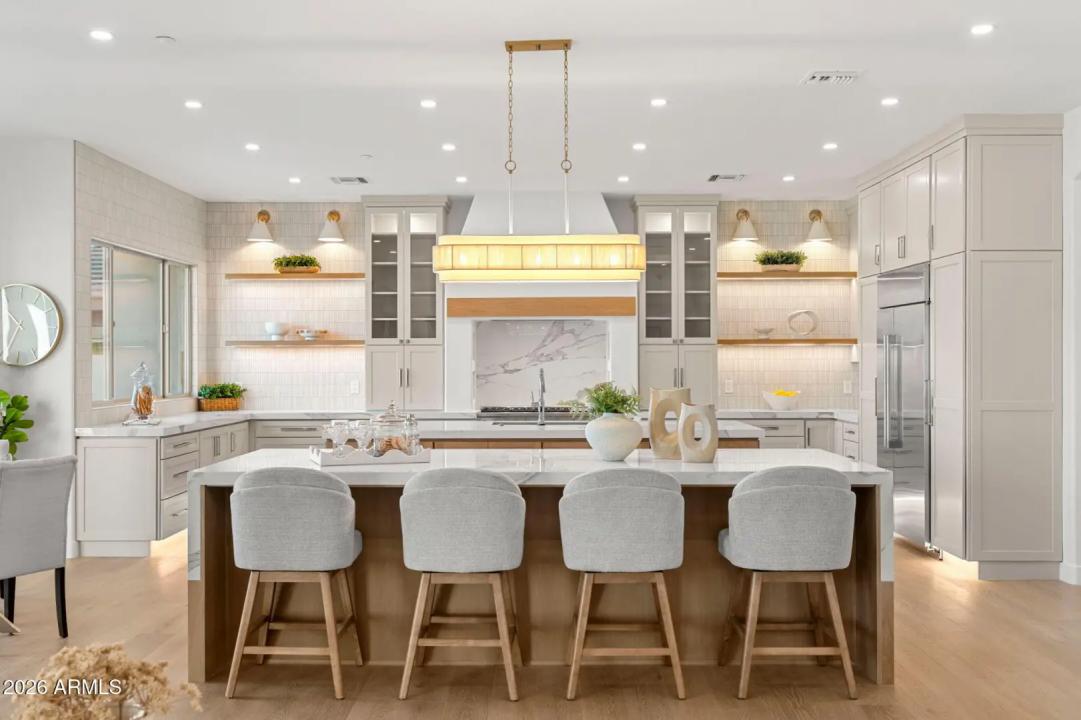 Real Estate Picture 3
