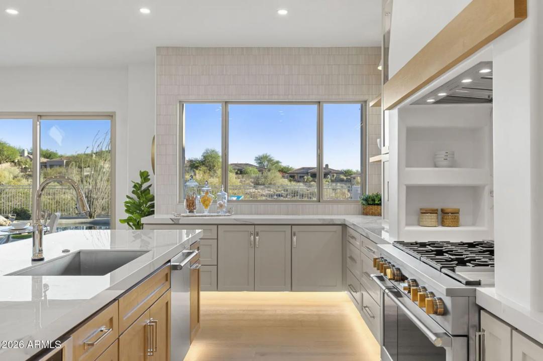 Real Estate Picture 6