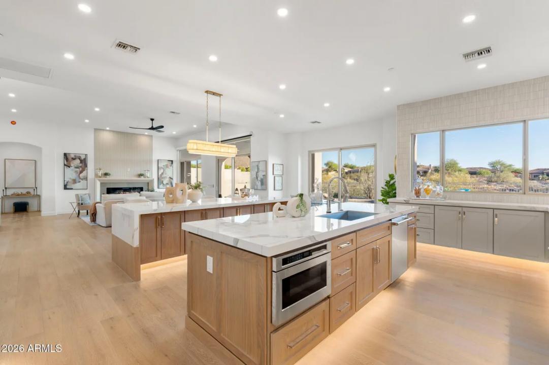 Real Estate Picture 5