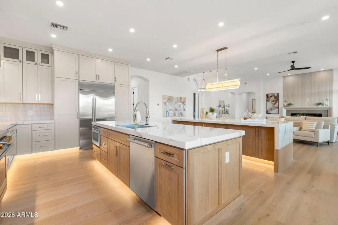 Real Estate Picture 4
