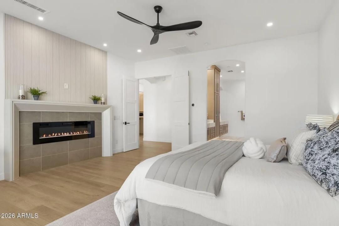 Real Estate Picture 14