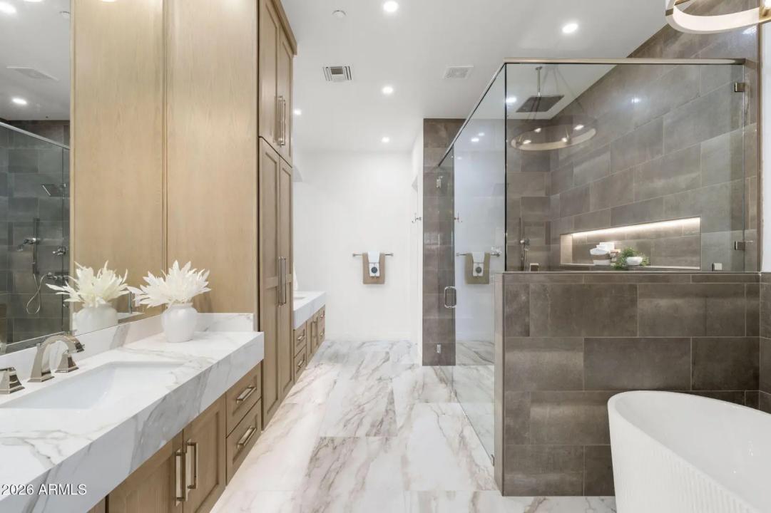 Real Estate Picture 15