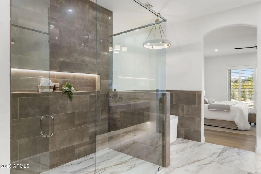 Real Estate Picture 16