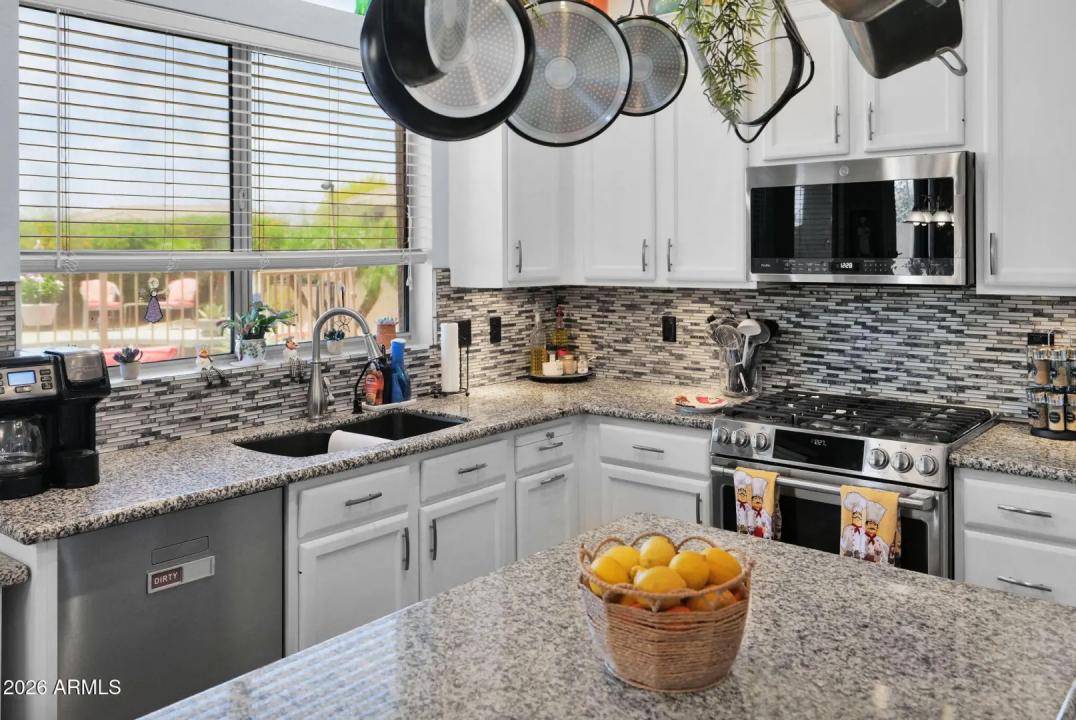Real Estate Picture 12