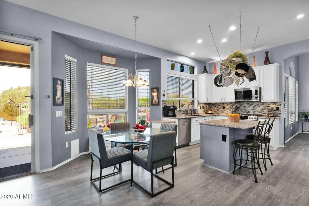 Real Estate Picture 14