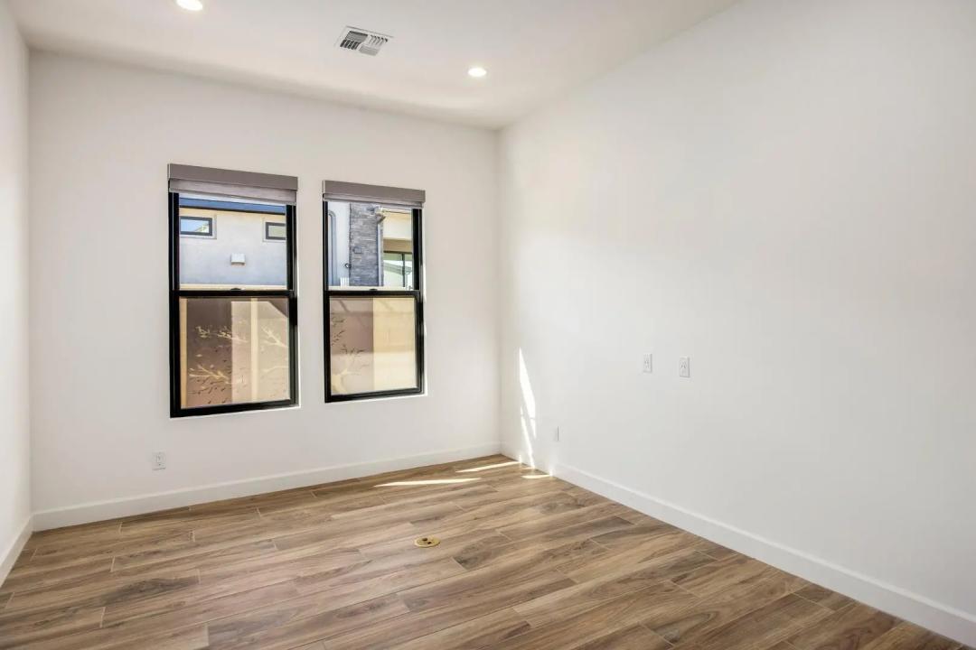 Real Estate Picture 48