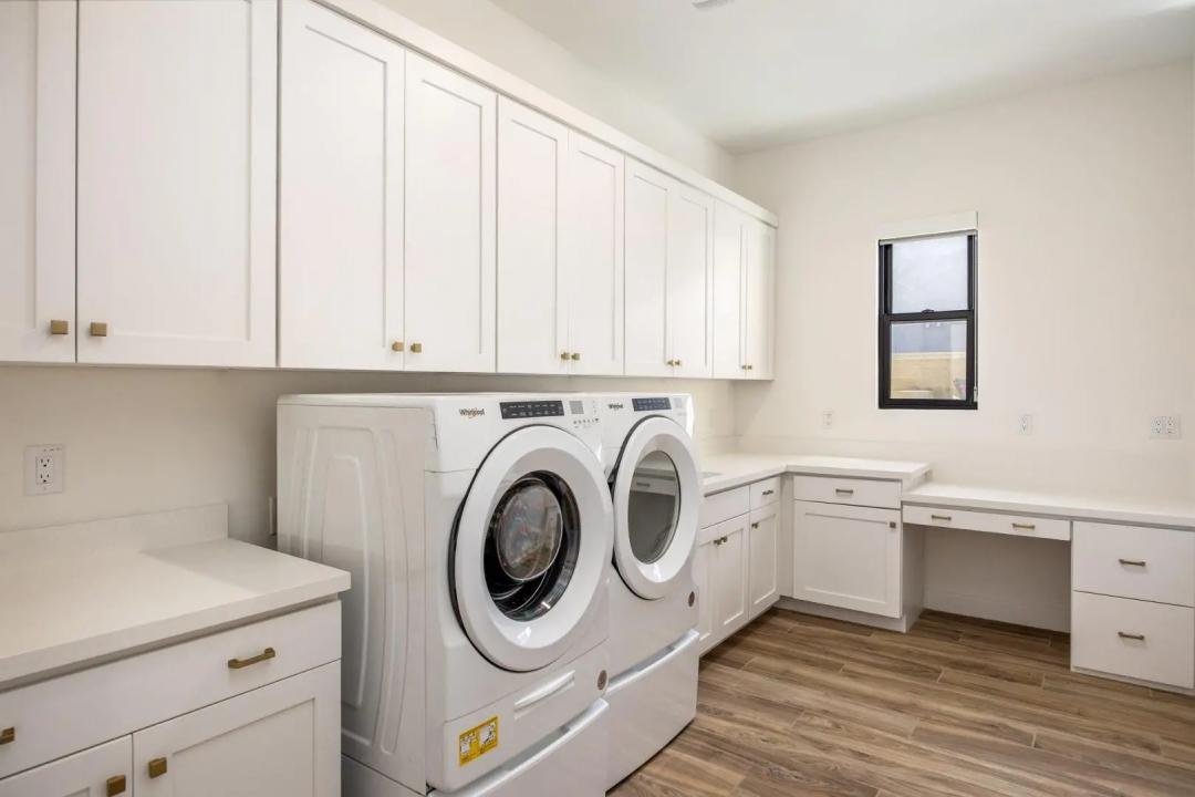 Real Estate Picture 50