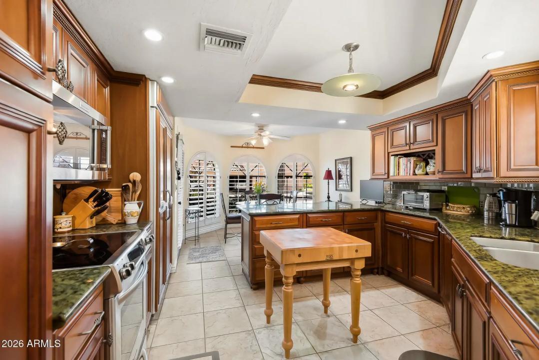 Real Estate Picture 4