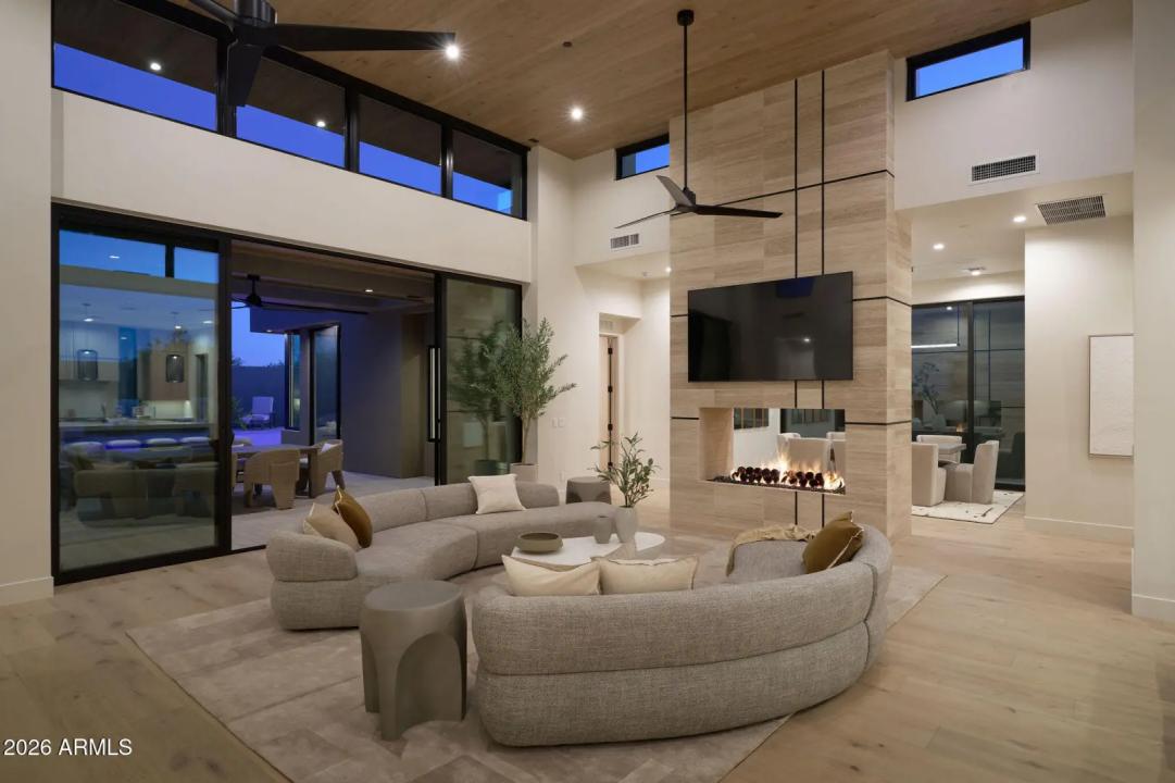 Real Estate Picture 4