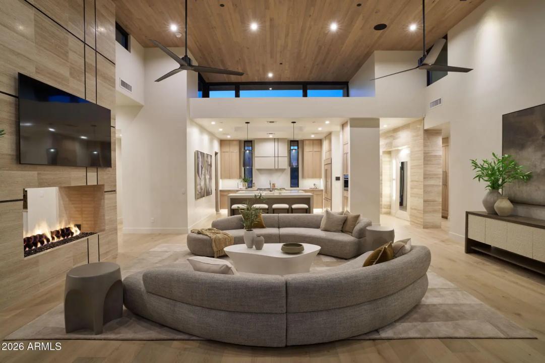 Real Estate Picture 3