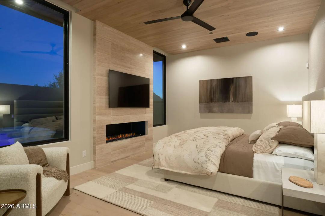 Real Estate Picture 9