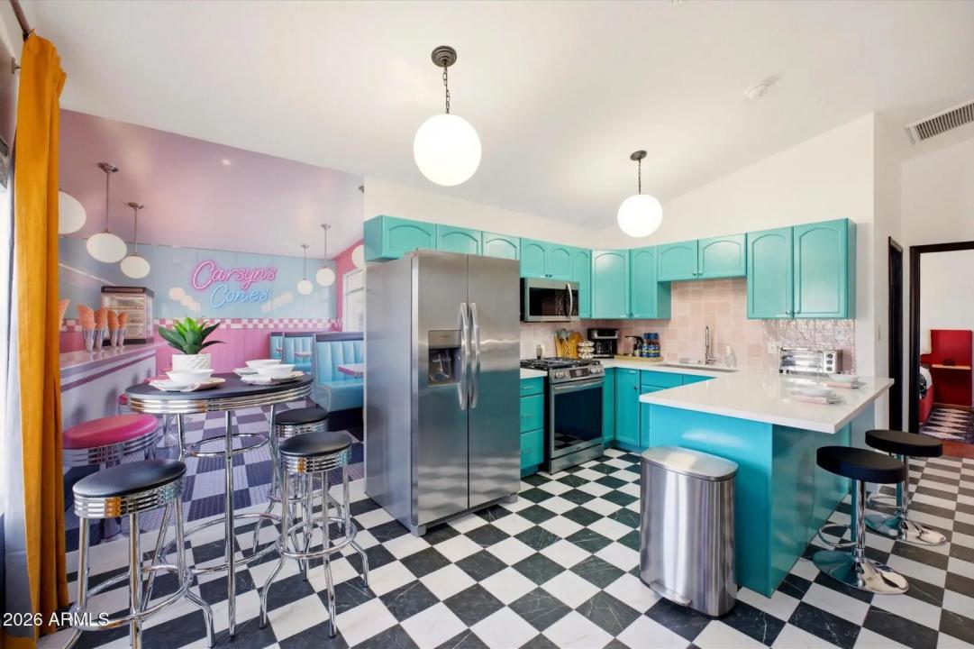 Real Estate Picture 7