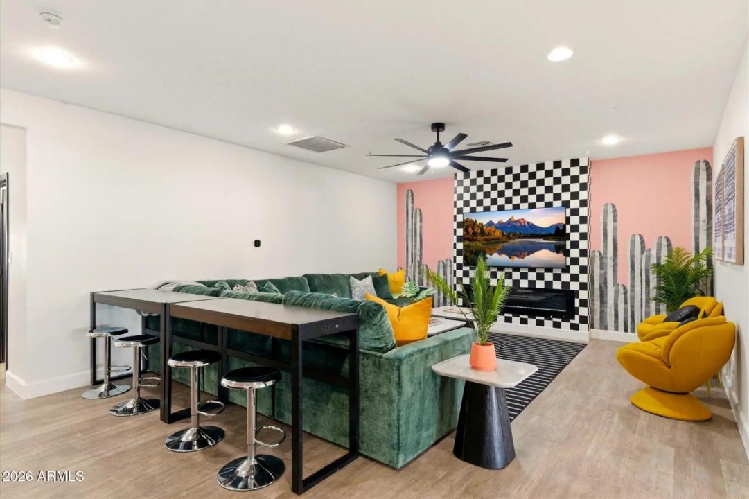 Real Estate Picture 10