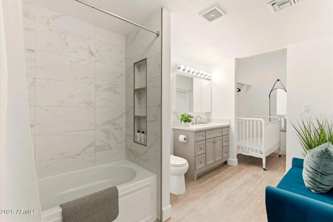 Real Estate Picture 14