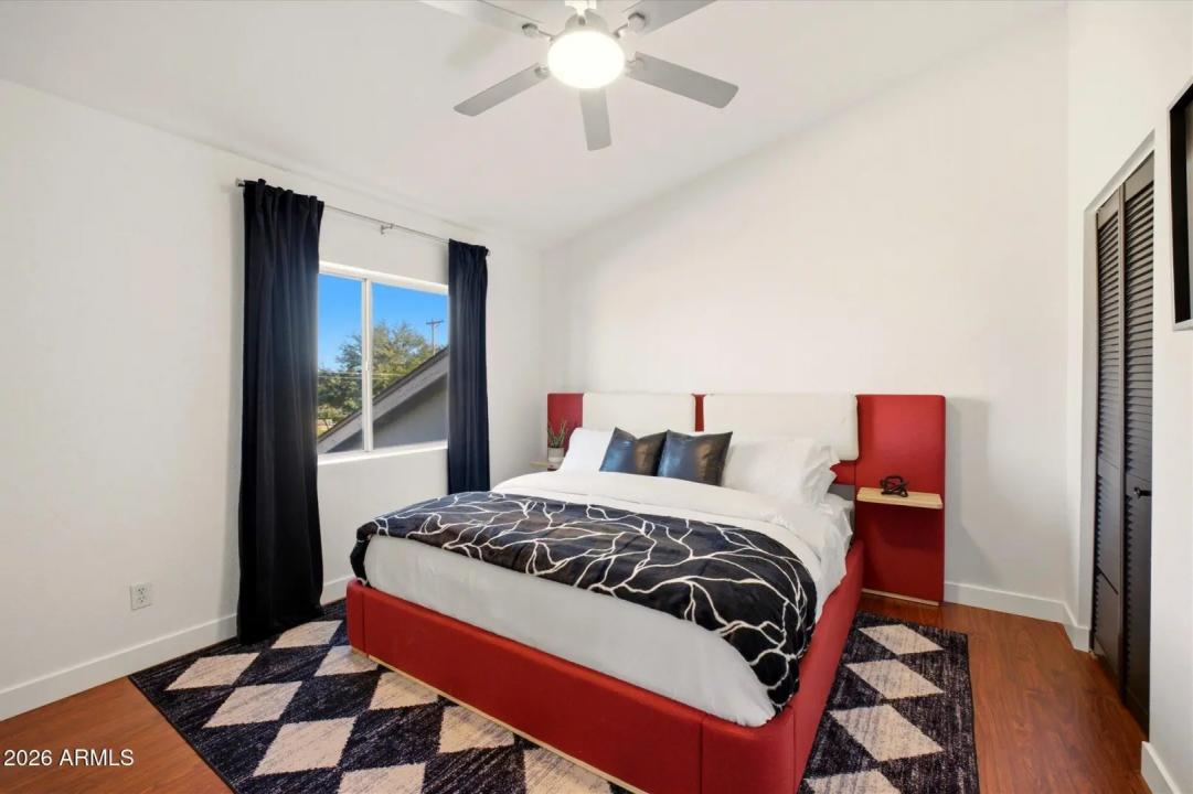 Real Estate Picture 32