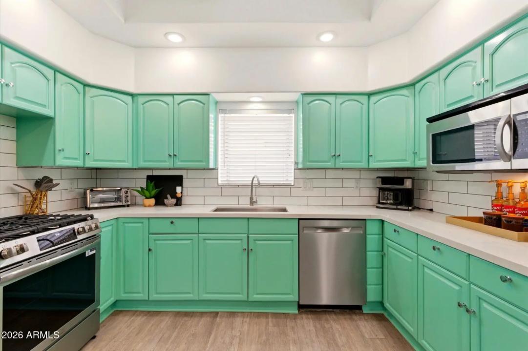 Real Estate Picture 12
