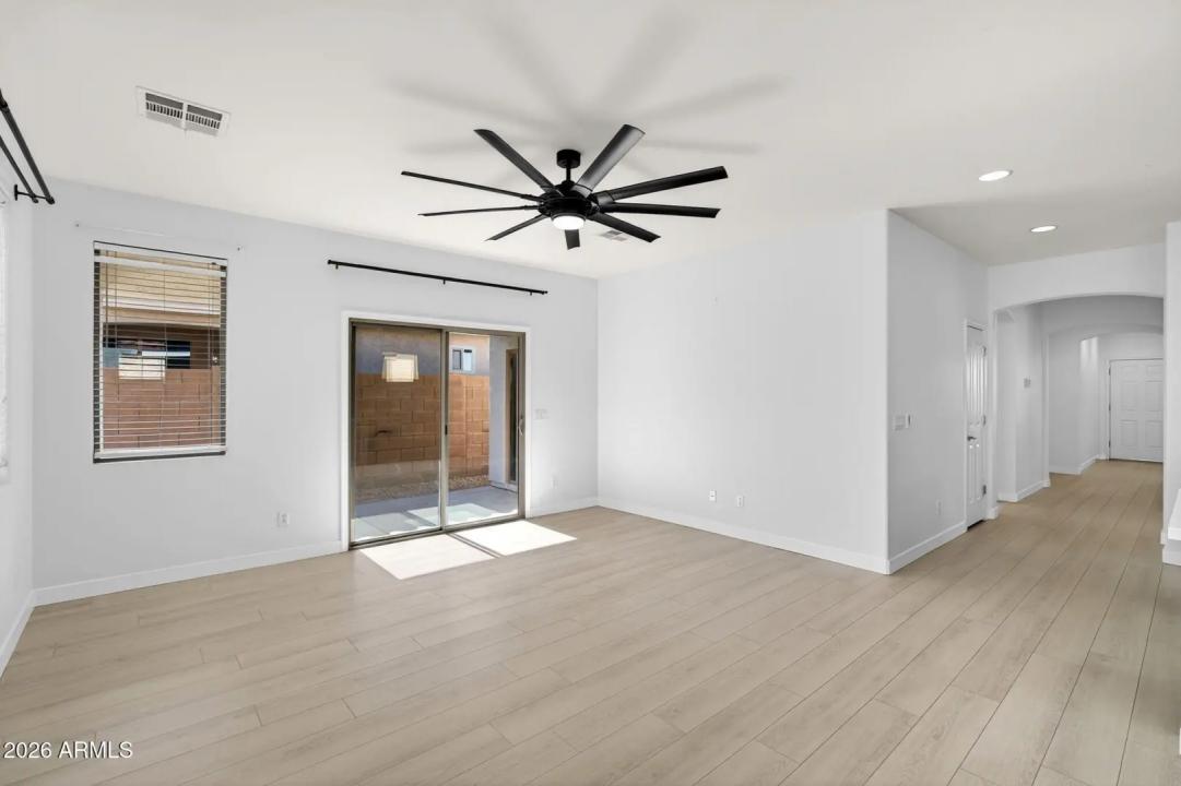 Real Estate Picture 3