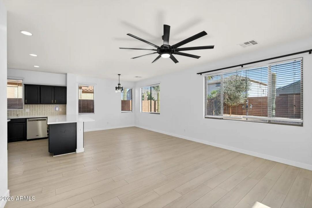 Real Estate Picture 8