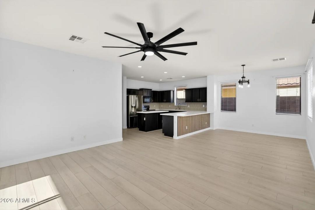Real Estate Picture 10