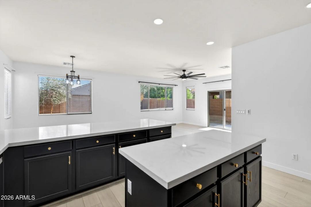Real Estate Picture 14