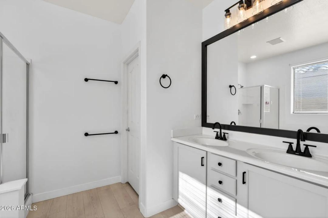 Real Estate Picture 25
