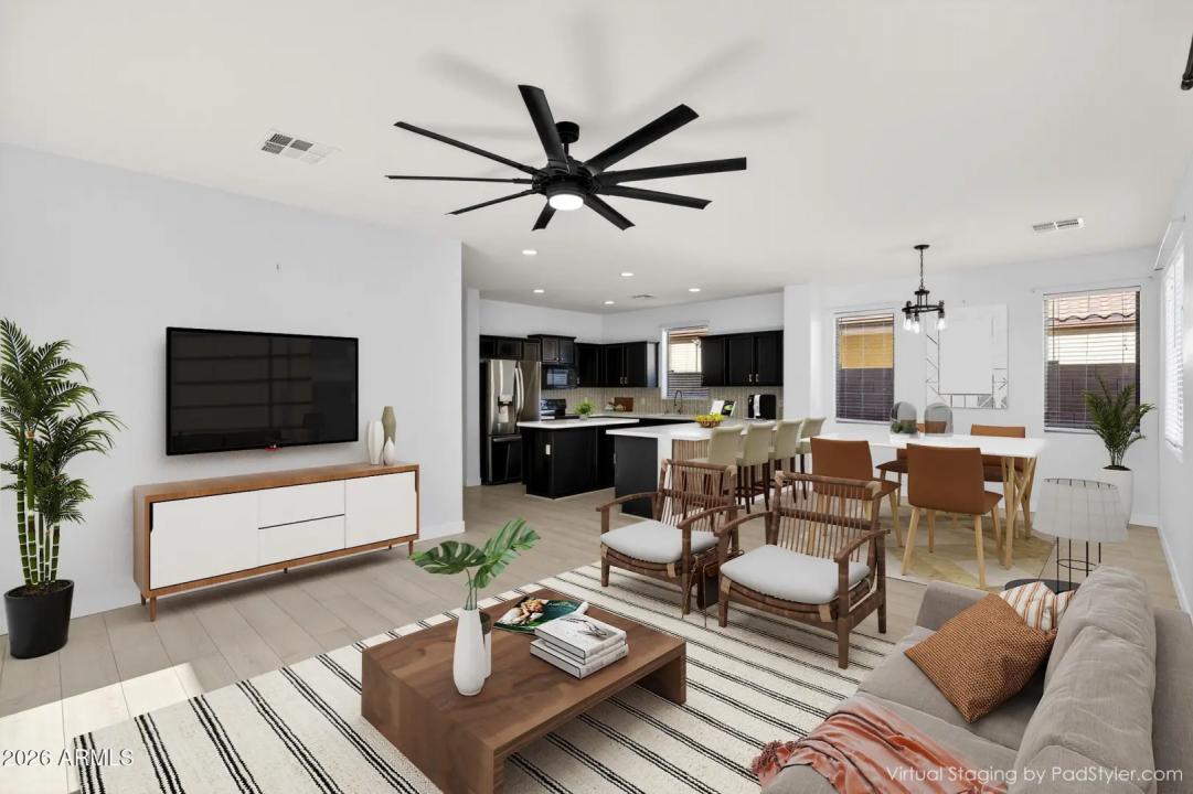 Real Estate Picture 11