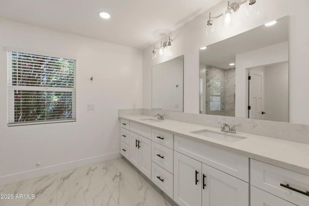 Real Estate Picture 18