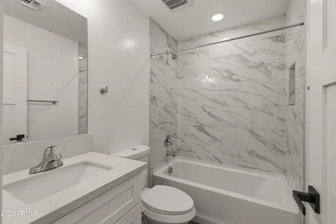 Real Estate Picture 22