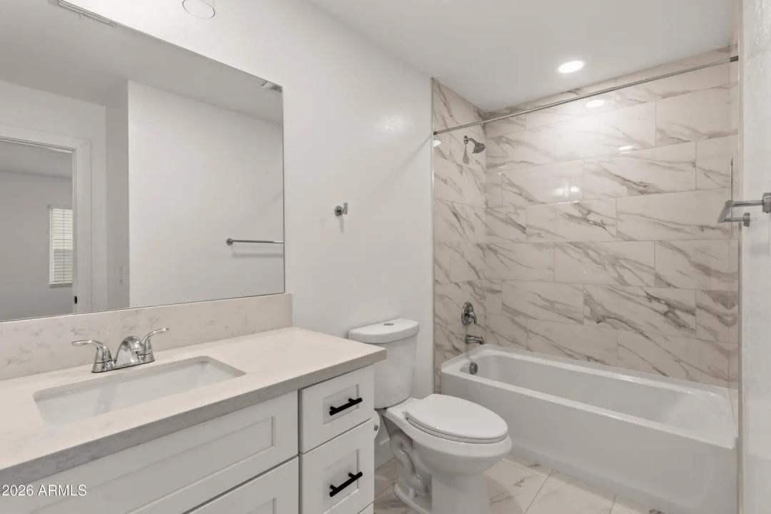 Real Estate Picture 24