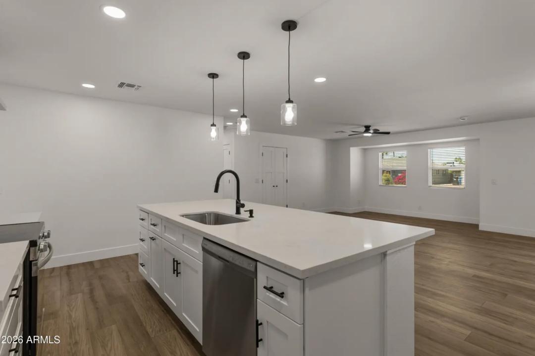 Real Estate Picture 8