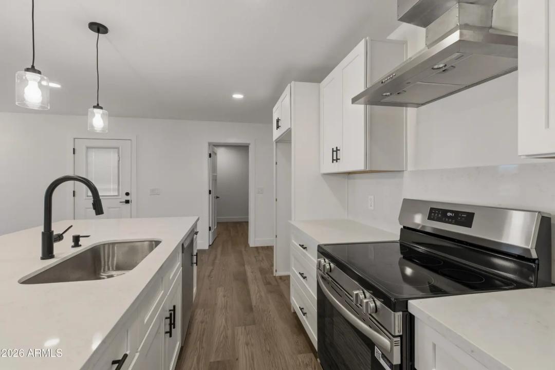 Real Estate Picture 10