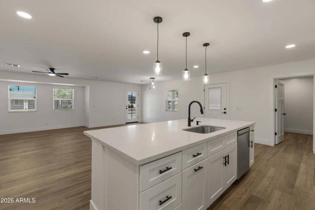 Real Estate Picture 11