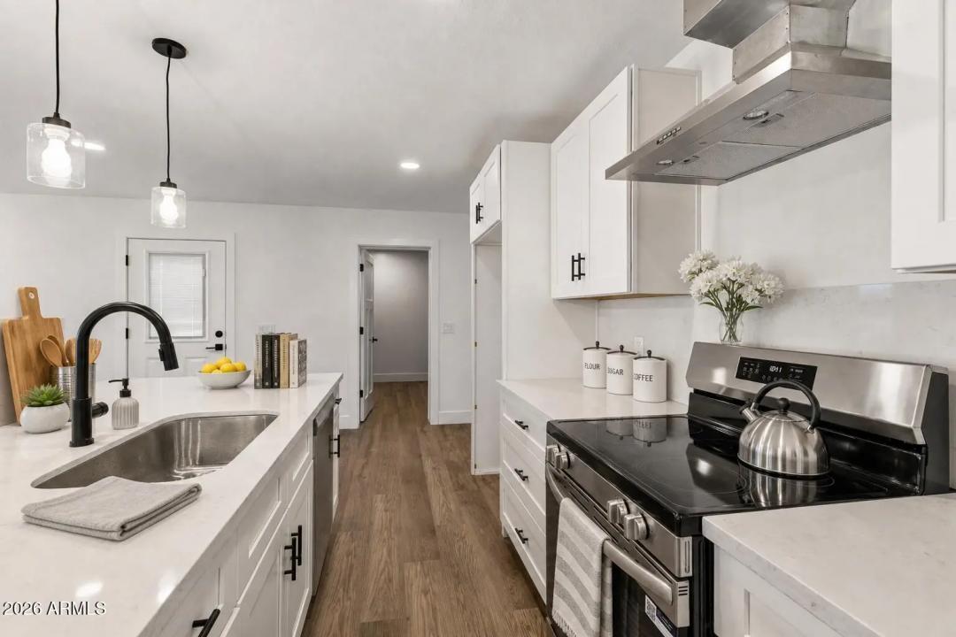 Real Estate Picture 9