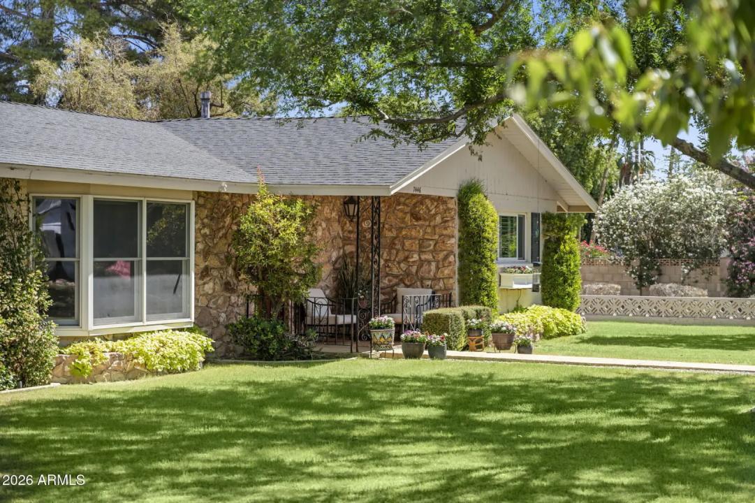 Real Estate Picture 3
