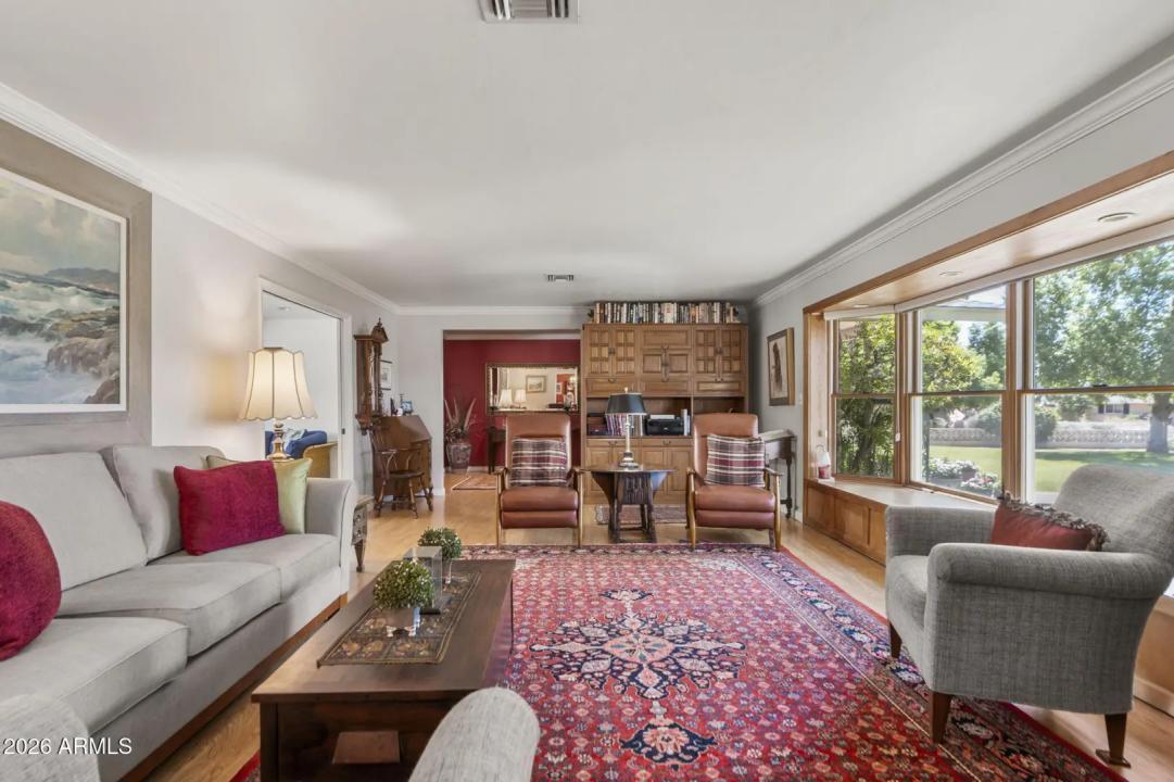 Real Estate Picture 8