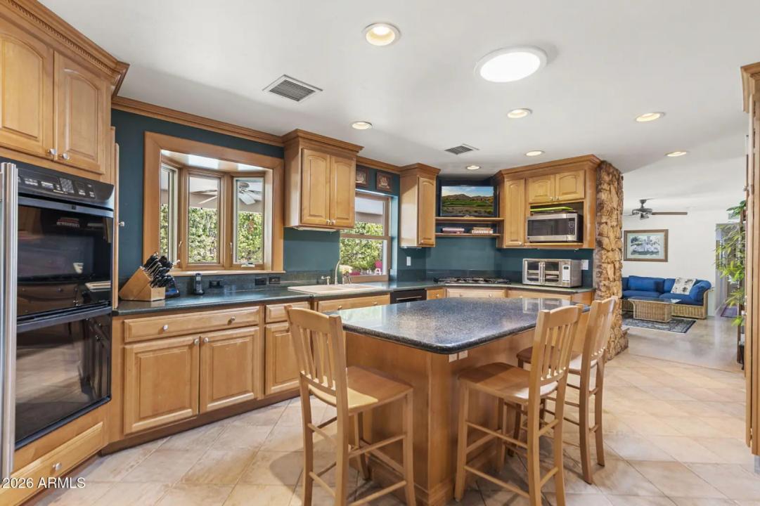 Real Estate Picture 11