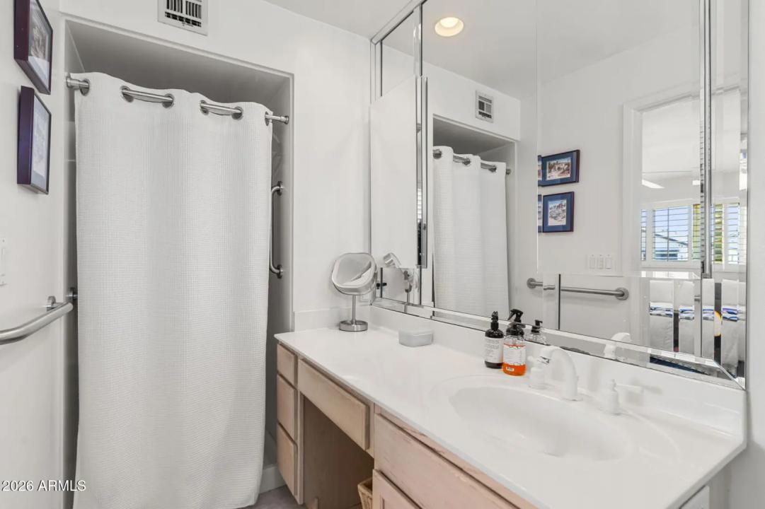 Real Estate Picture 18