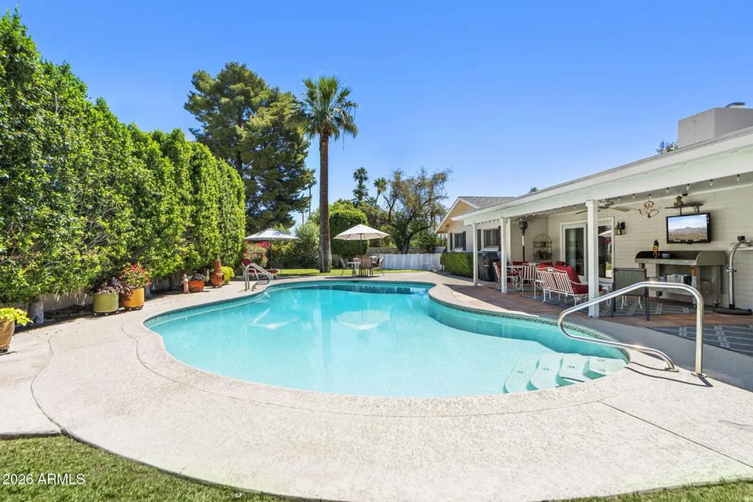 Real Estate Picture 5