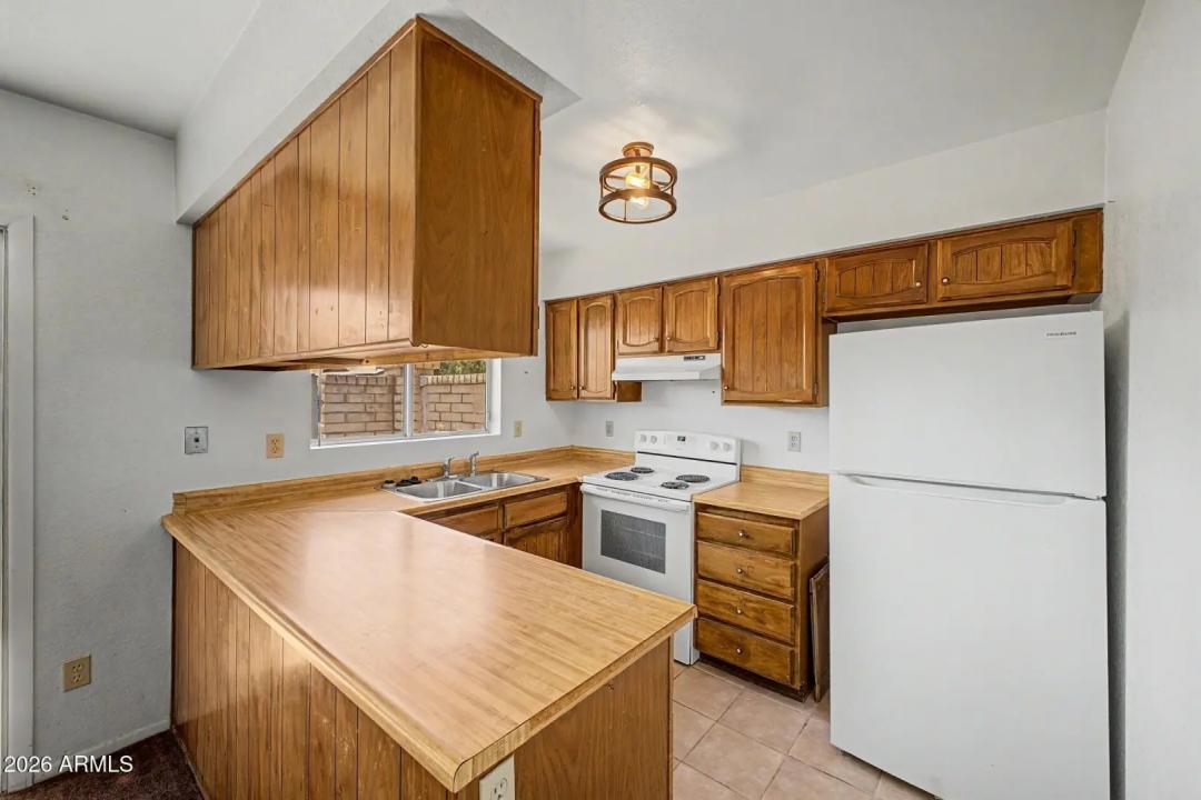 Real Estate Picture 12