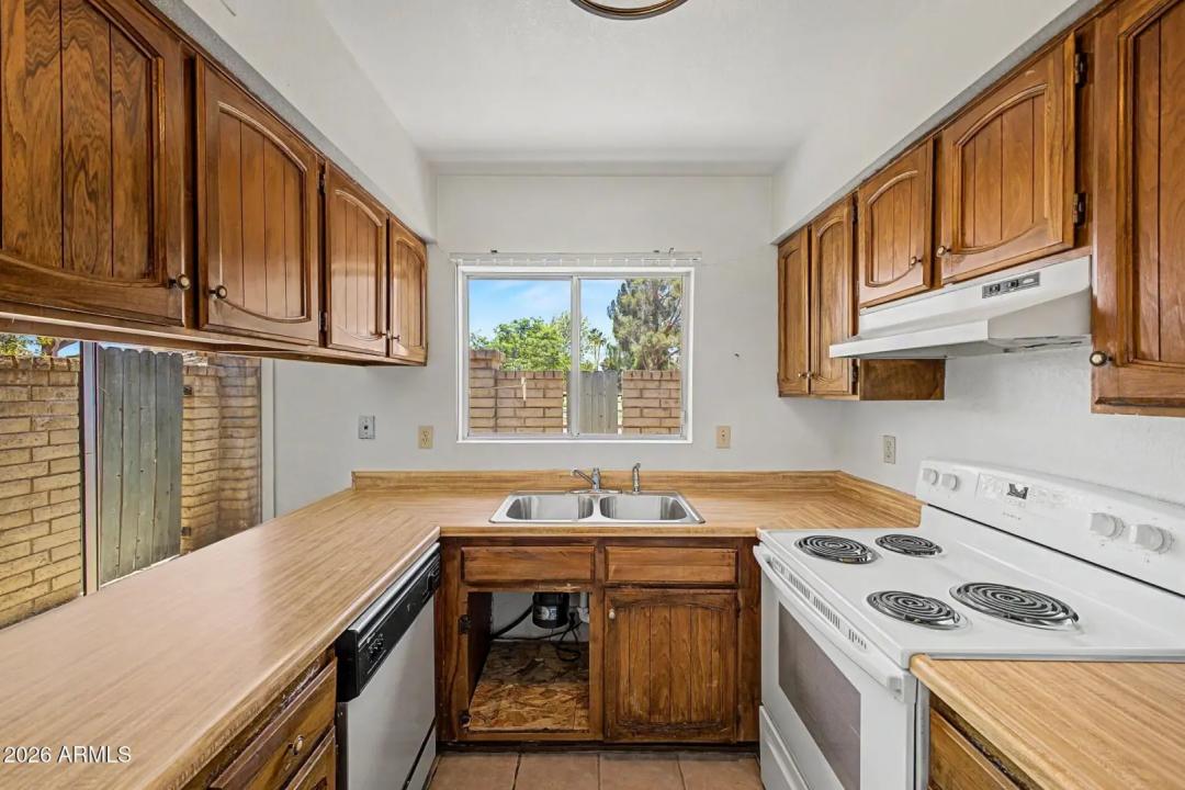 Real Estate Picture 14