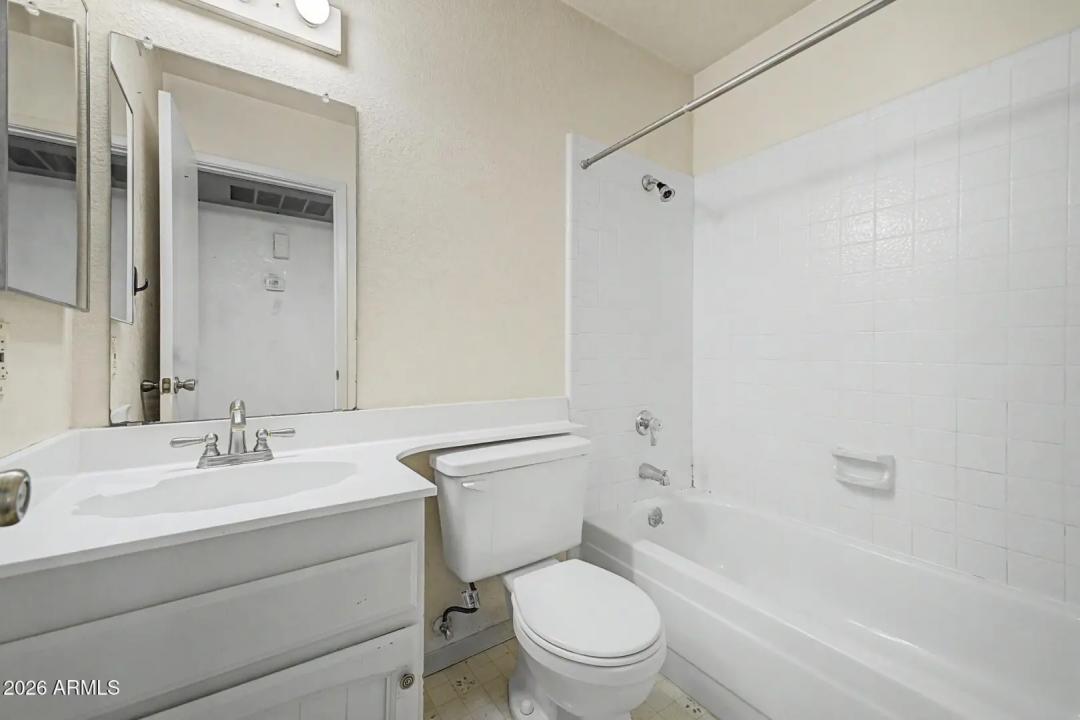 Real Estate Picture 24